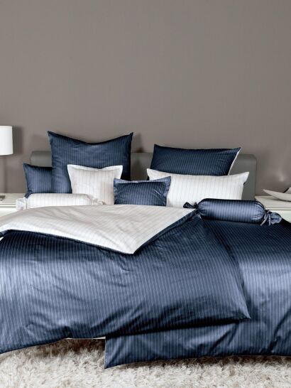 Janine  mako-satyna Classic dunkelblau w paski 3936 200x220